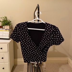 BRANDY MELVILLE T-SHIRT